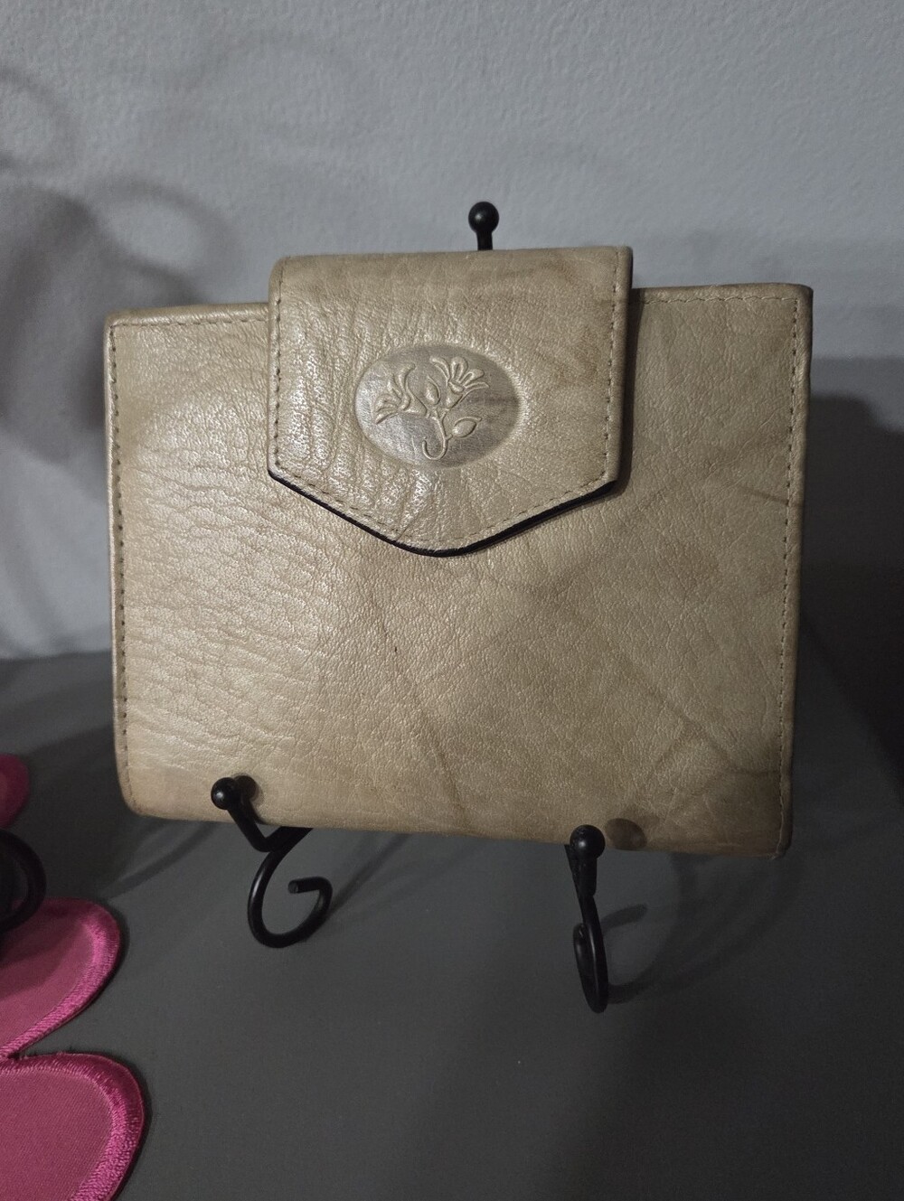 Buxton Cow Hide Leather Bifold Kisslock Wallet Tan/Cream Color